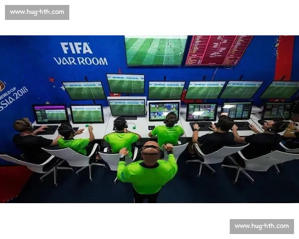 瓜帅怒批红牌判罚，米克尔力挺裁判：刘易斯抬脚动作引争议