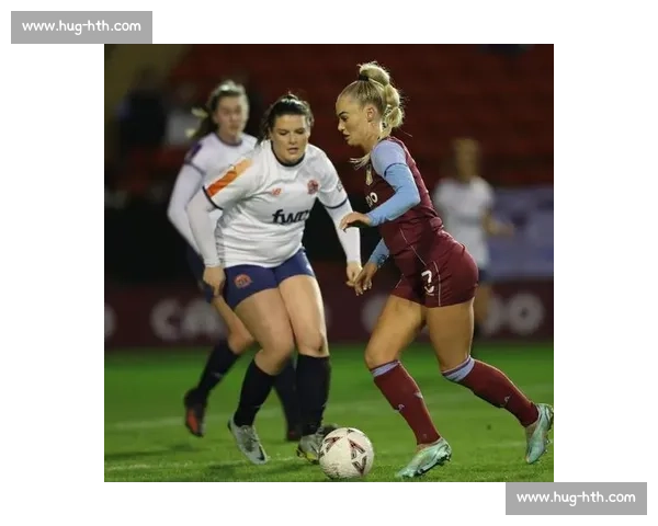 尤文女足艾丽莎 - 莱曼晒比基尼照：阳光沙滩尽显冠军风采