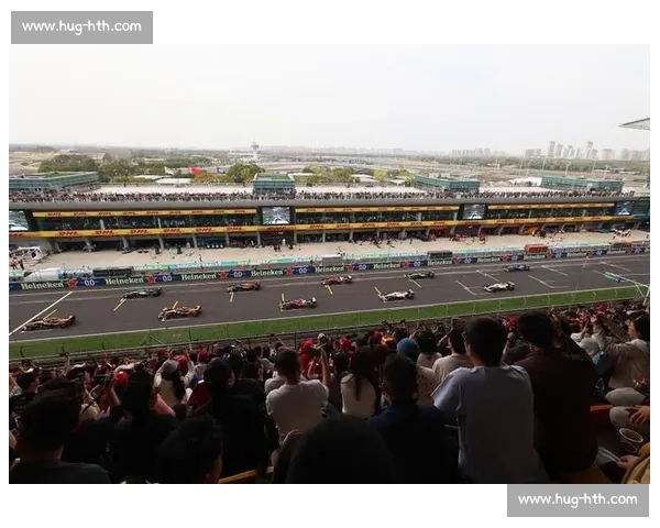 包场观赛！F1 中国站一家三口的定制速度盛宴